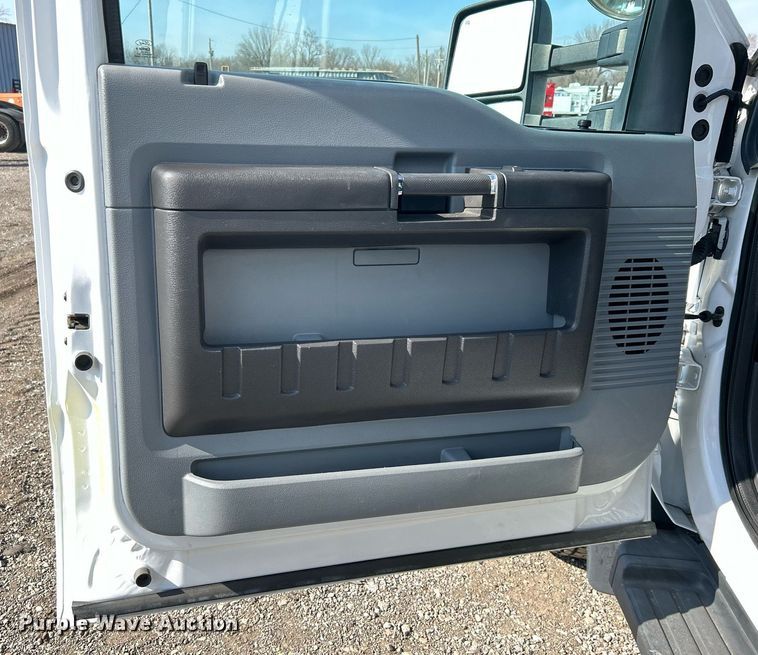 image for item EG1198 2012 Ford F550 Super Duty bucket truck