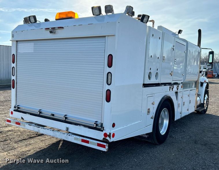 image for item EG1212 2015 International  4400 SBA fuel / lube truck