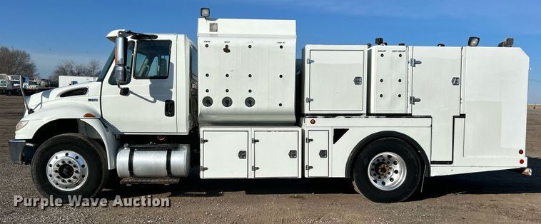 image for item EG1212 2015 International  4400 SBA fuel / lube truck