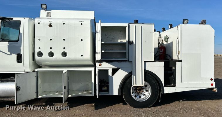 image for item EG1212 2015 International  4400 SBA fuel / lube truck