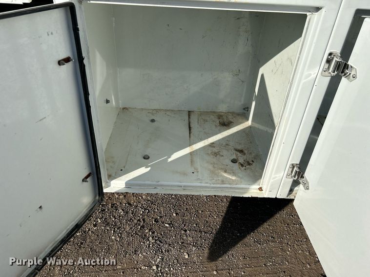 image for item EG1212 2015 International  4400 SBA fuel / lube truck