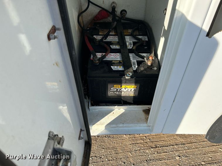 image for item EG1212 2015 International  4400 SBA fuel / lube truck