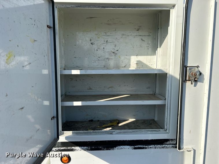 image for item EG1212 2015 International  4400 SBA fuel / lube truck