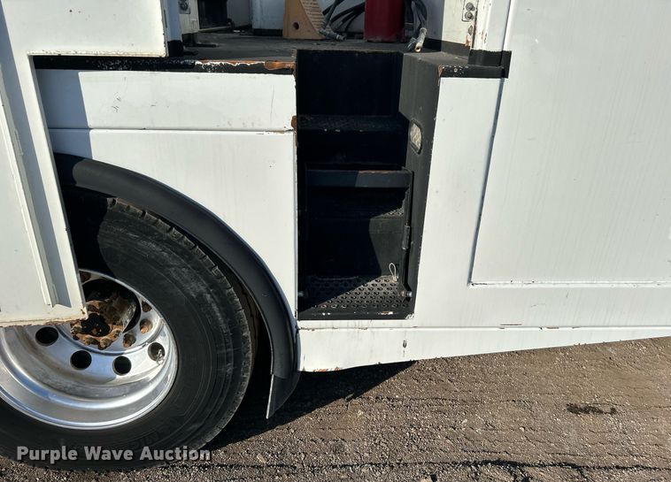 image for item EG1212 2015 International  4400 SBA fuel / lube truck