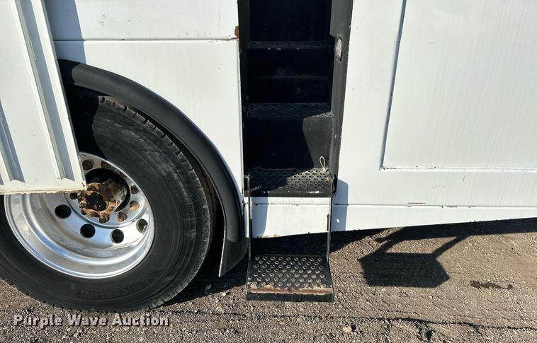 image for item EG1212 2015 International  4400 SBA fuel / lube truck