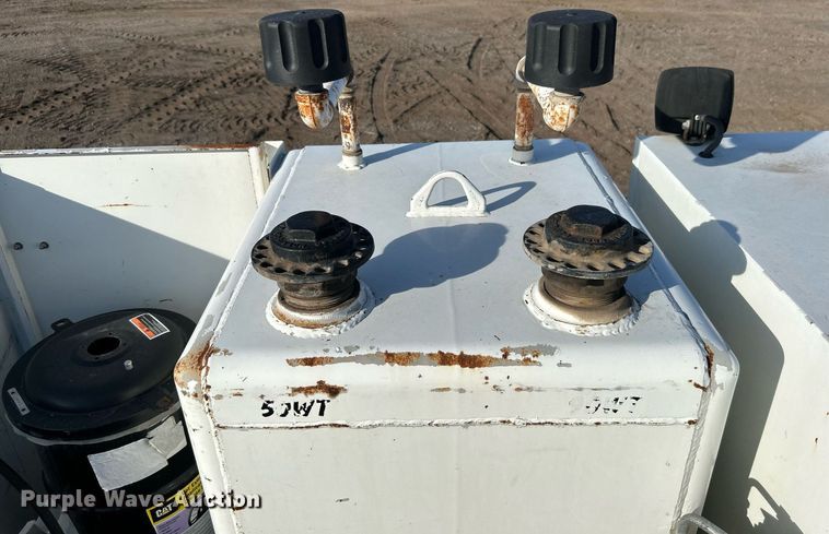 image for item EG1212 2015 International  4400 SBA fuel / lube truck