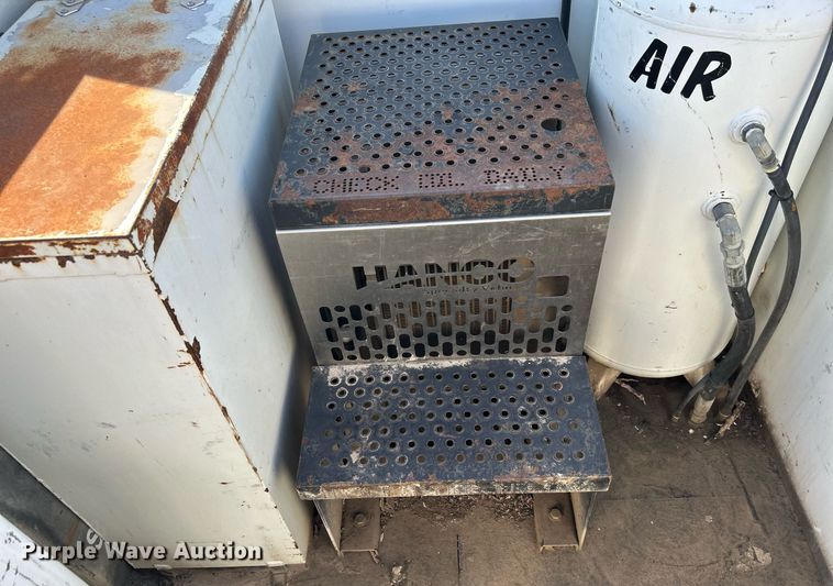 image for item EG1212 2015 International  4400 SBA fuel / lube truck