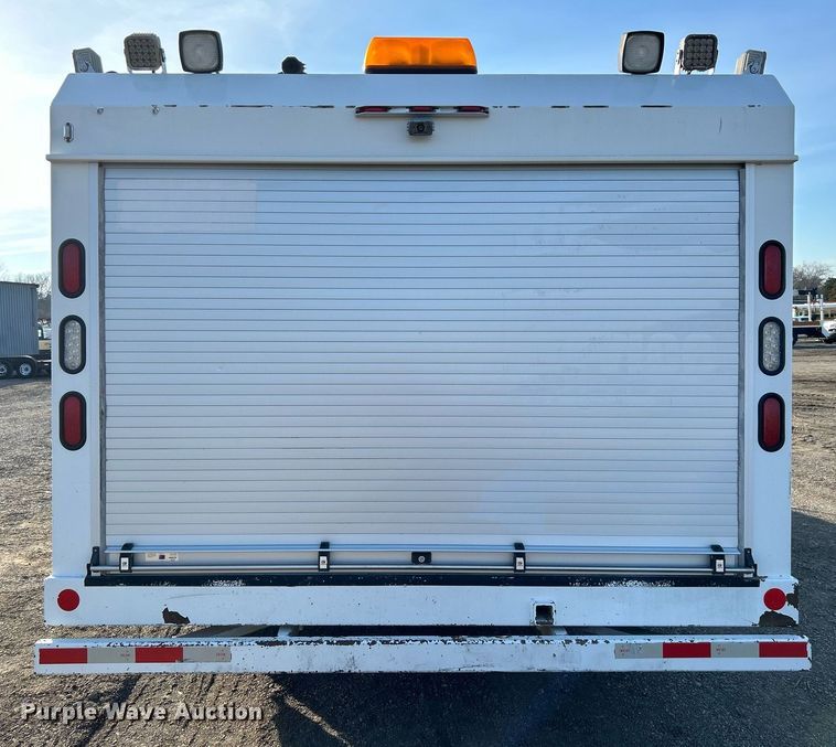 image for item EG1212 2015 International  4400 SBA fuel / lube truck