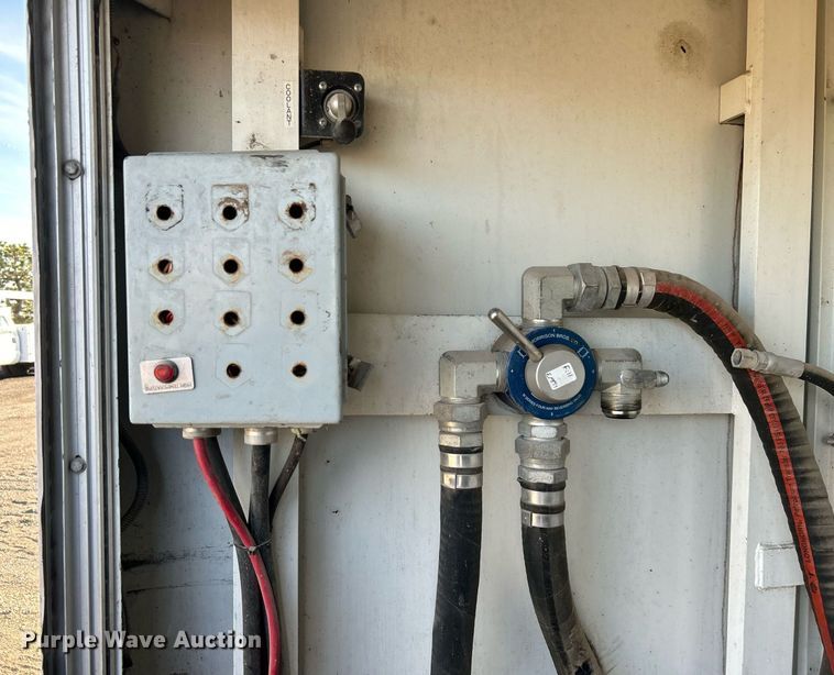 image for item EG1212 2015 International  4400 SBA fuel / lube truck