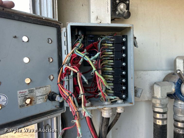 image for item EG1212 2015 International  4400 SBA fuel / lube truck