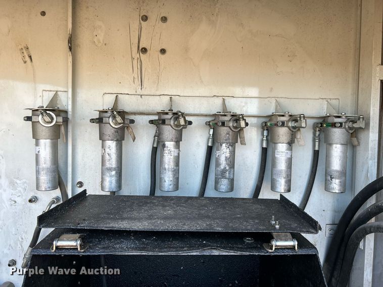 image for item EG1212 2015 International  4400 SBA fuel / lube truck