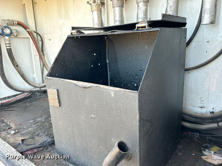 image for item EG1212 2015 International  4400 SBA fuel / lube truck