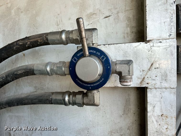 image for item EG1212 2015 International  4400 SBA fuel / lube truck