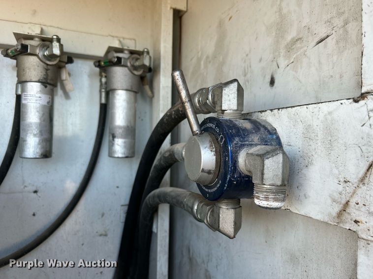 image for item EG1212 2015 International  4400 SBA fuel / lube truck