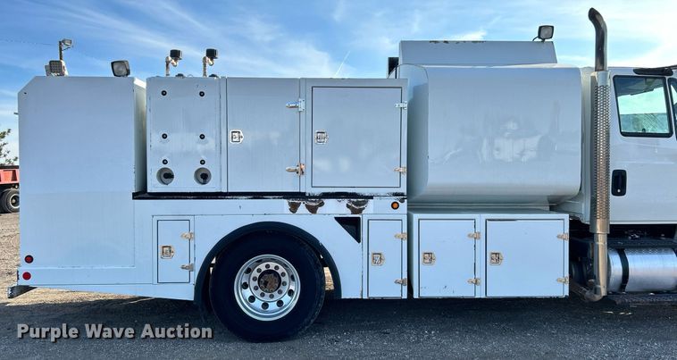 image for item EG1212 2015 International  4400 SBA fuel / lube truck