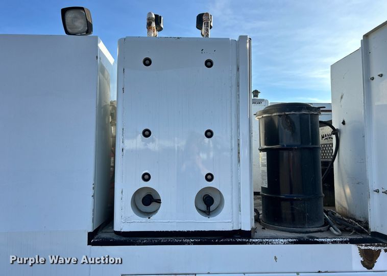 image for item EG1212 2015 International  4400 SBA fuel / lube truck