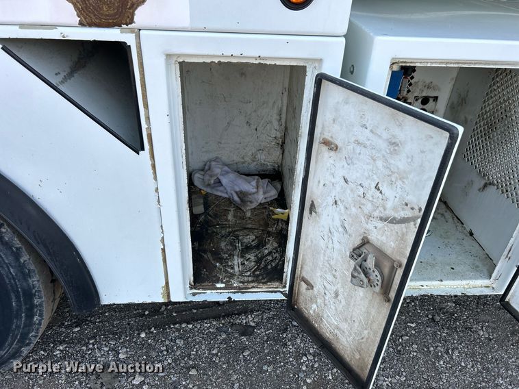 image for item EG1212 2015 International  4400 SBA fuel / lube truck