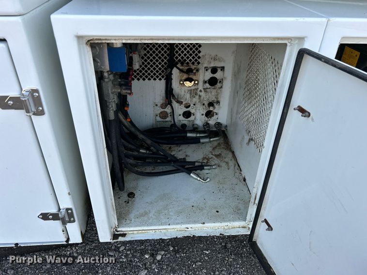 image for item EG1212 2015 International  4400 SBA fuel / lube truck