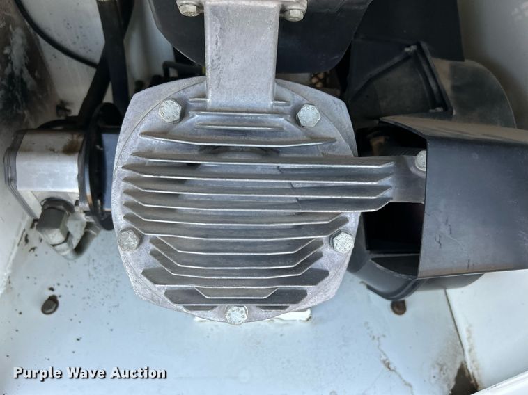 image for item EG1212 2015 International  4400 SBA fuel / lube truck