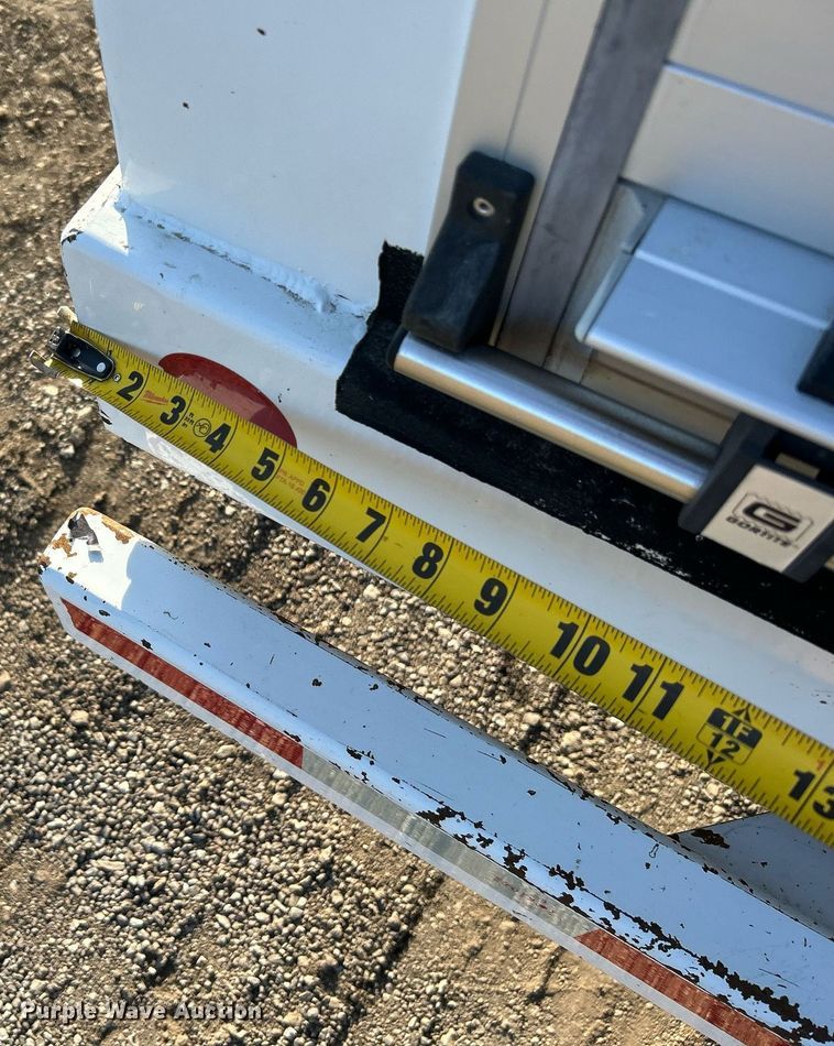 image for item EG1212 2015 International  4400 SBA fuel / lube truck