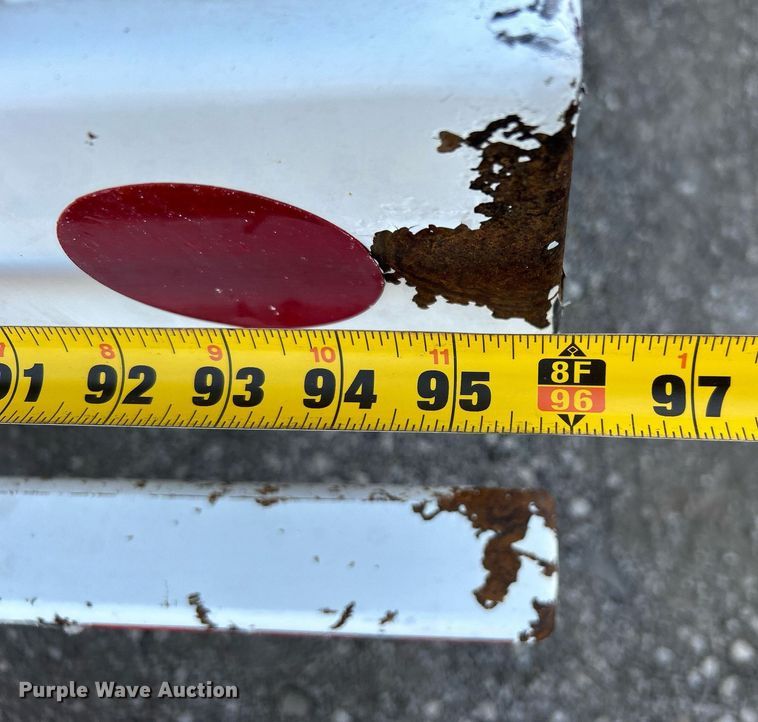 image for item EG1212 2015 International  4400 SBA fuel / lube truck