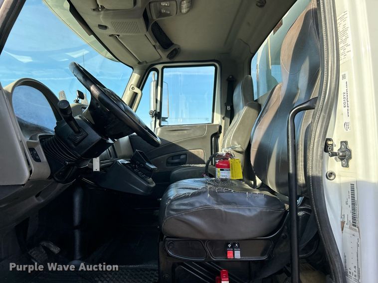 image for item EG1212 2015 International  4400 SBA fuel / lube truck