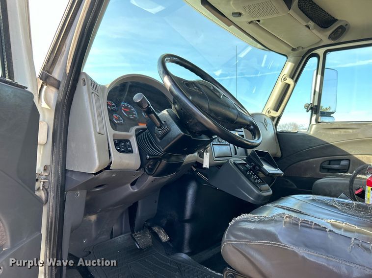 image for item EG1212 2015 International  4400 SBA fuel / lube truck