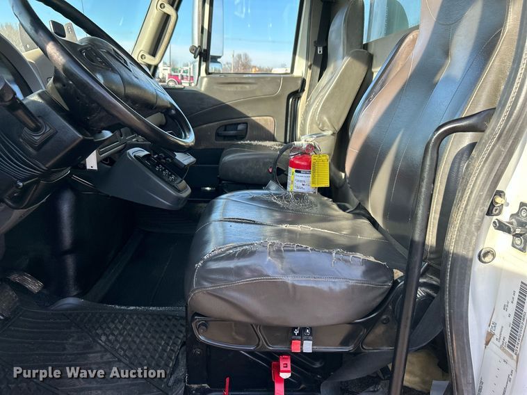 image for item EG1212 2015 International  4400 SBA fuel / lube truck