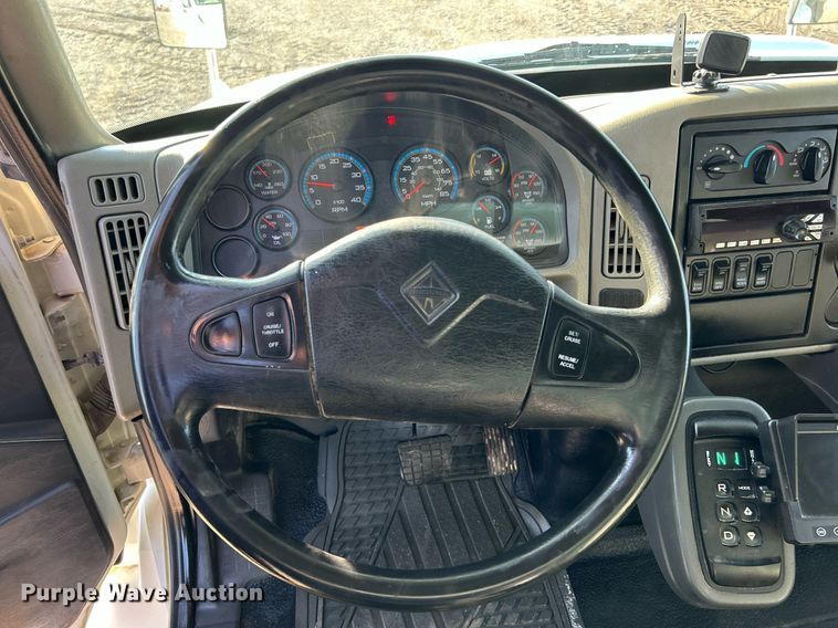 image for item EG1212 2015 International  4400 SBA fuel / lube truck