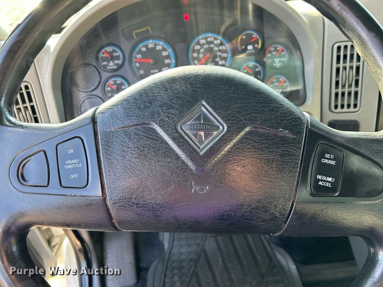 image for item EG1212 2015 International  4400 SBA fuel / lube truck