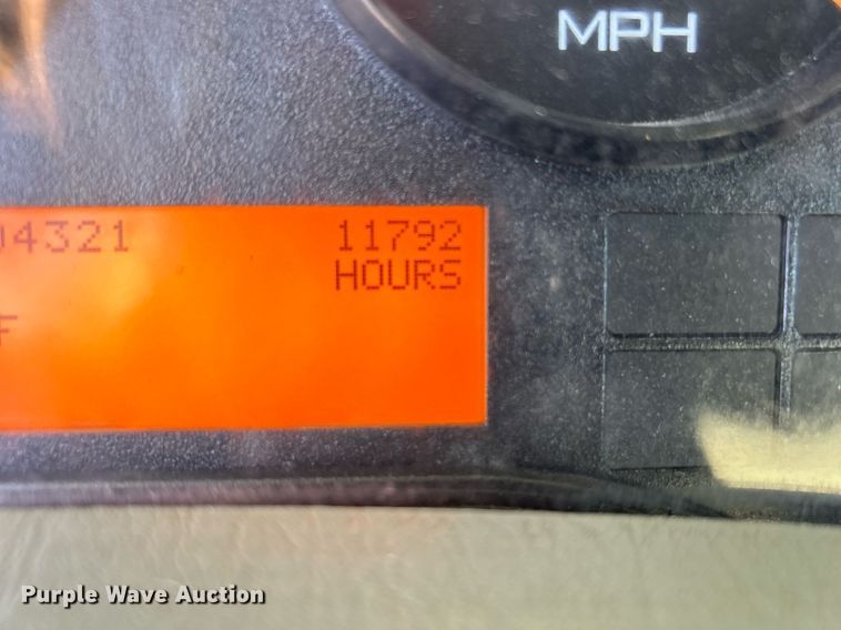 image for item EG1212 2015 International  4400 SBA fuel / lube truck