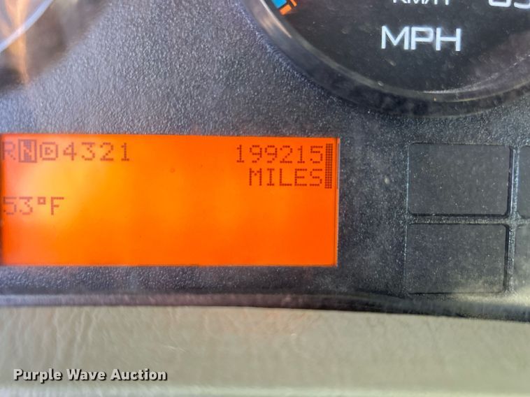 image for item EG1212 2015 International  4400 SBA fuel / lube truck