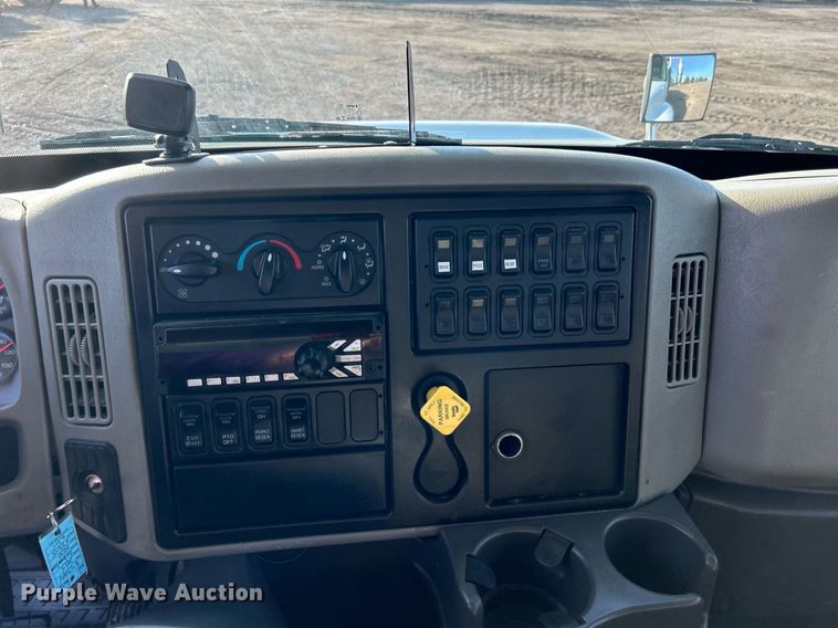 image for item EG1212 2015 International  4400 SBA fuel / lube truck