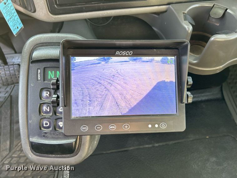 image for item EG1212 2015 International  4400 SBA fuel / lube truck