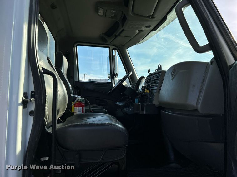 image for item EG1212 2015 International  4400 SBA fuel / lube truck