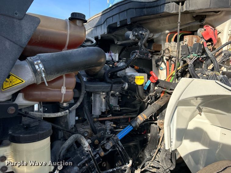 image for item EG1212 2015 International  4400 SBA fuel / lube truck