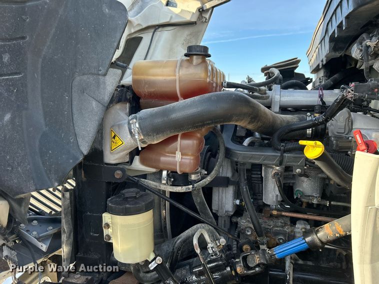 image for item EG1212 2015 International  4400 SBA fuel / lube truck
