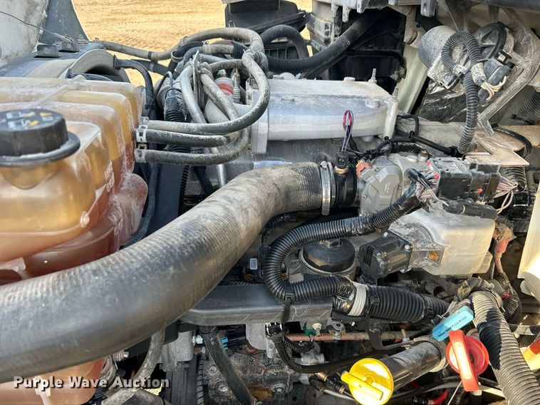 image for item EG1212 2015 International  4400 SBA fuel / lube truck