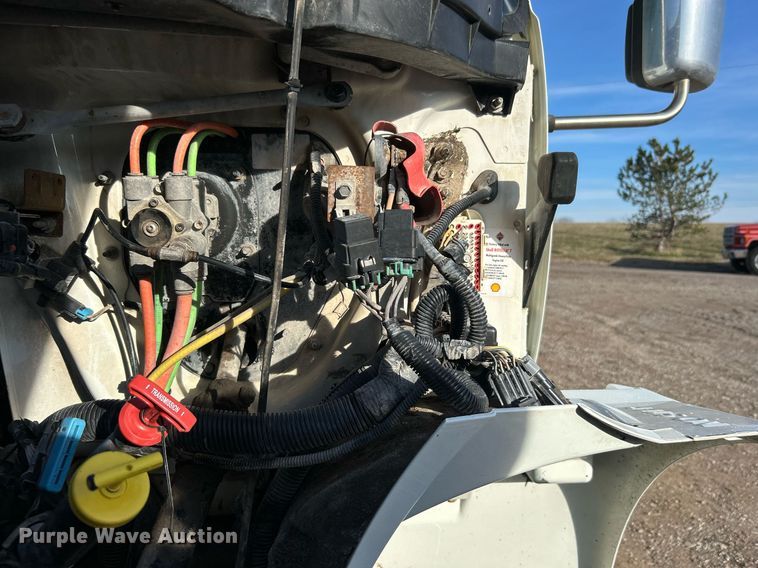 image for item EG1212 2015 International  4400 SBA fuel / lube truck