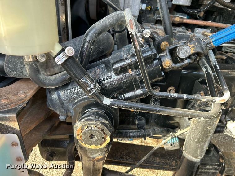 image for item EG1212 2015 International  4400 SBA fuel / lube truck