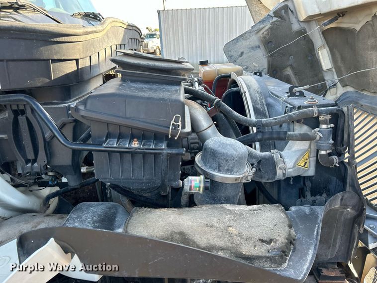 image for item EG1212 2015 International  4400 SBA fuel / lube truck