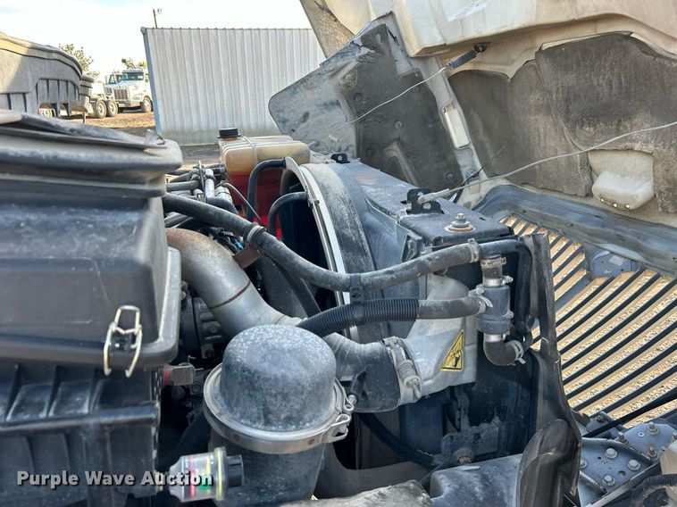 image for item EG1212 2015 International  4400 SBA fuel / lube truck