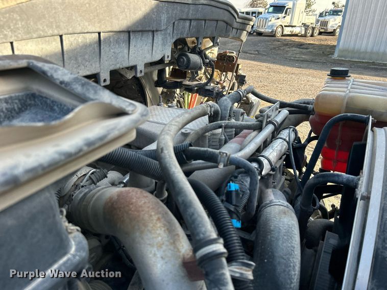 image for item EG1212 2015 International  4400 SBA fuel / lube truck