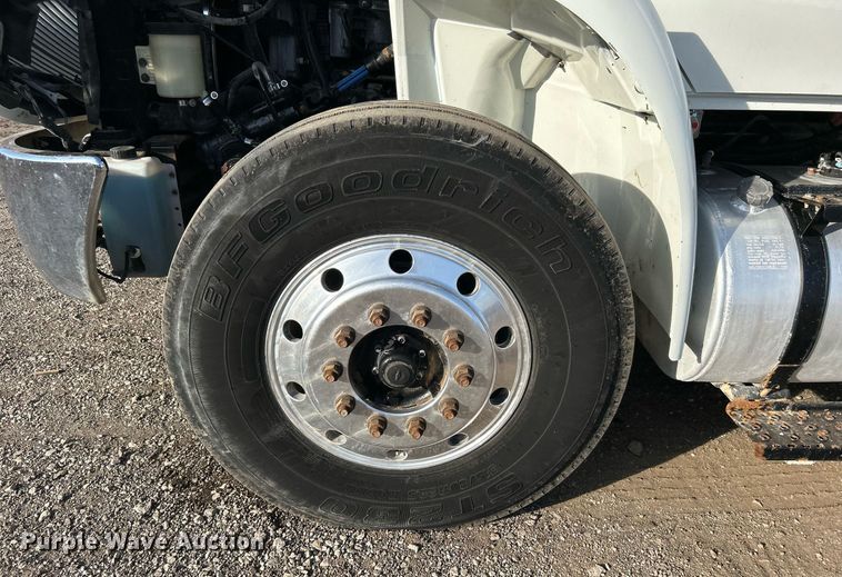 image for item EG1212 2015 International  4400 SBA fuel / lube truck