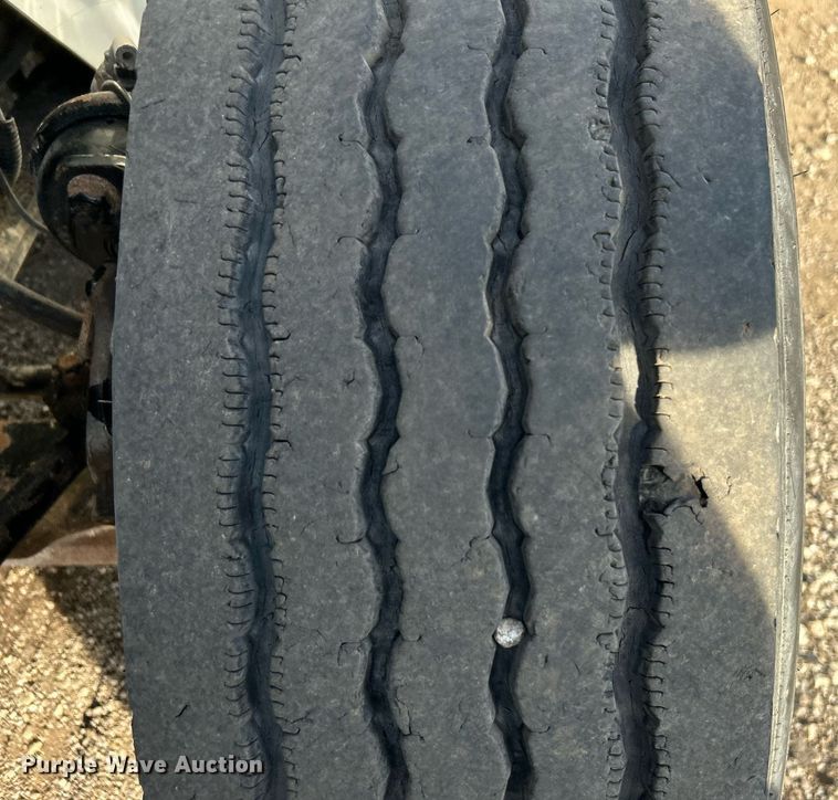 image for item EG1212 2015 International  4400 SBA fuel / lube truck