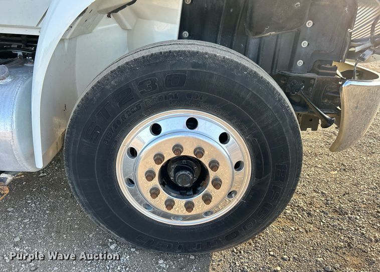 image for item EG1212 2015 International  4400 SBA fuel / lube truck