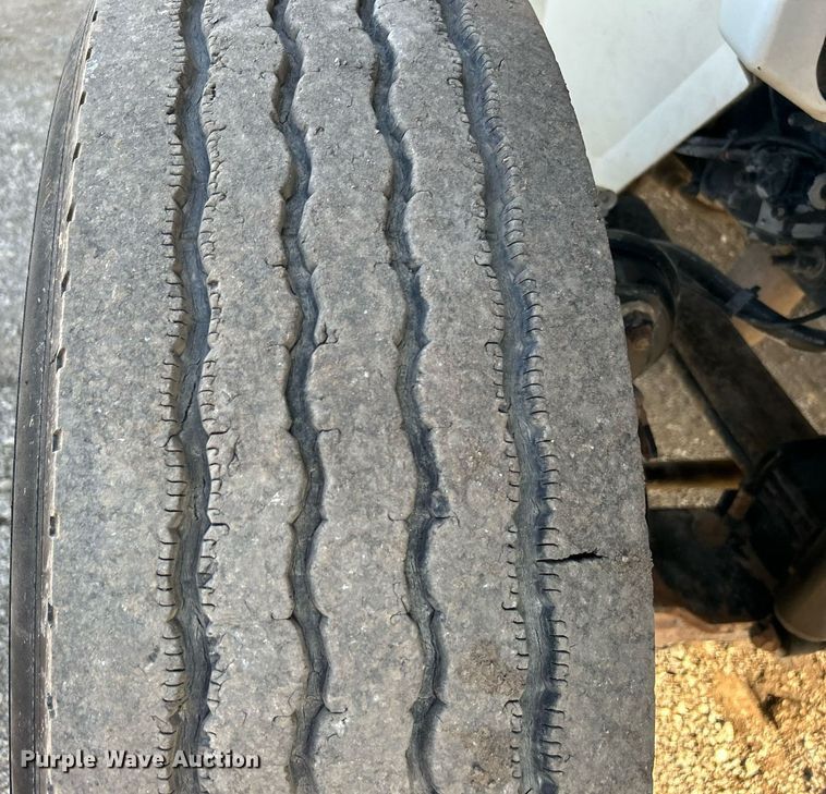 image for item EG1212 2015 International  4400 SBA fuel / lube truck