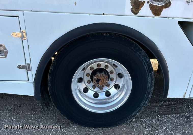 image for item EG1212 2015 International  4400 SBA fuel / lube truck