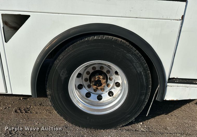 image for item EG1212 2015 International  4400 SBA fuel / lube truck