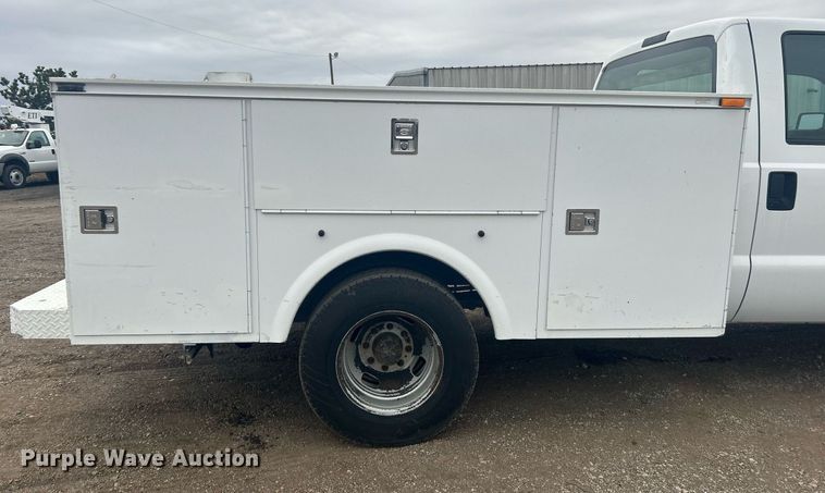 image for item EG1213 2008 Ford F350 Super Duty Crew Cab utility bed pickup truck